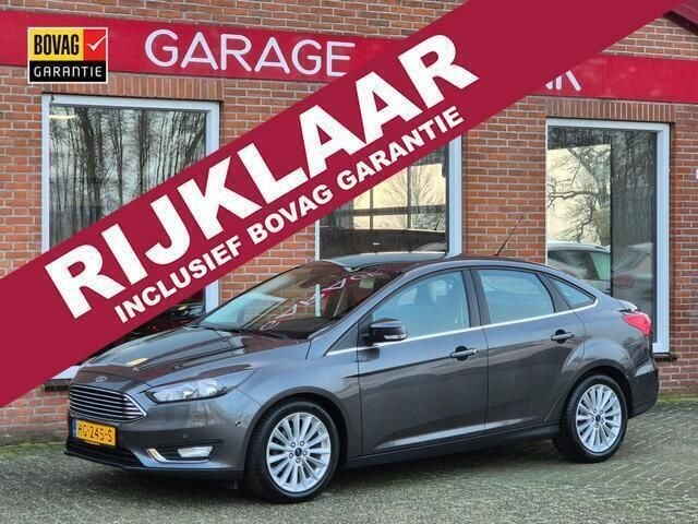 Grijs Gebruikt 2015 Ford Focus Titanium Sedan | € 9.500 (Iets duurder) - Afbeelding 1/4