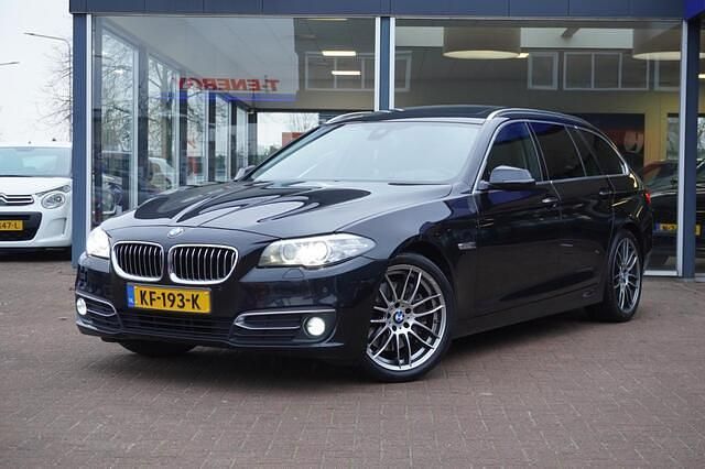 Zwart (metallic) Occasion 2015 BMW 530 Executive Stationwagen | € 18.950 (Eerlijke prijs) - Afbeelding 1/4