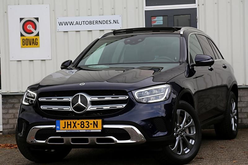 Blauw Gebruikt 2021 Mercedes GLC300e AMG SUV | € 41.900 (Eerlijke prijs) - Afbeelding 1/4