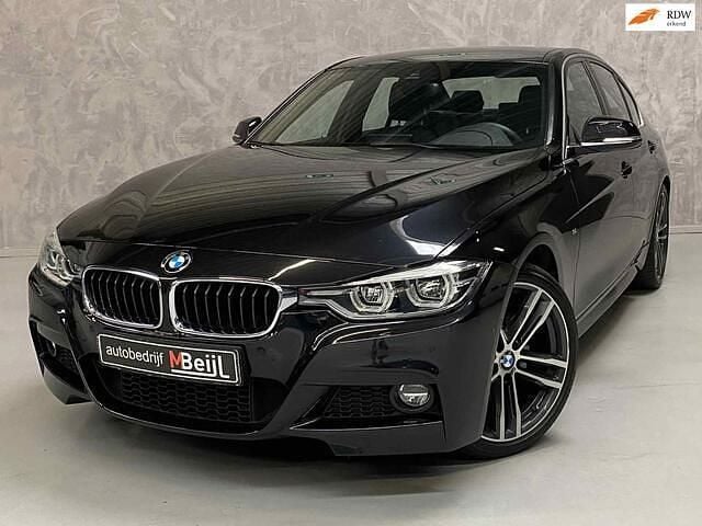 Zwart Gebruikt 2017 BMW 320 Executive Sedan | € 20.445 (Eerlijke prijs) - Afbeelding 1/4