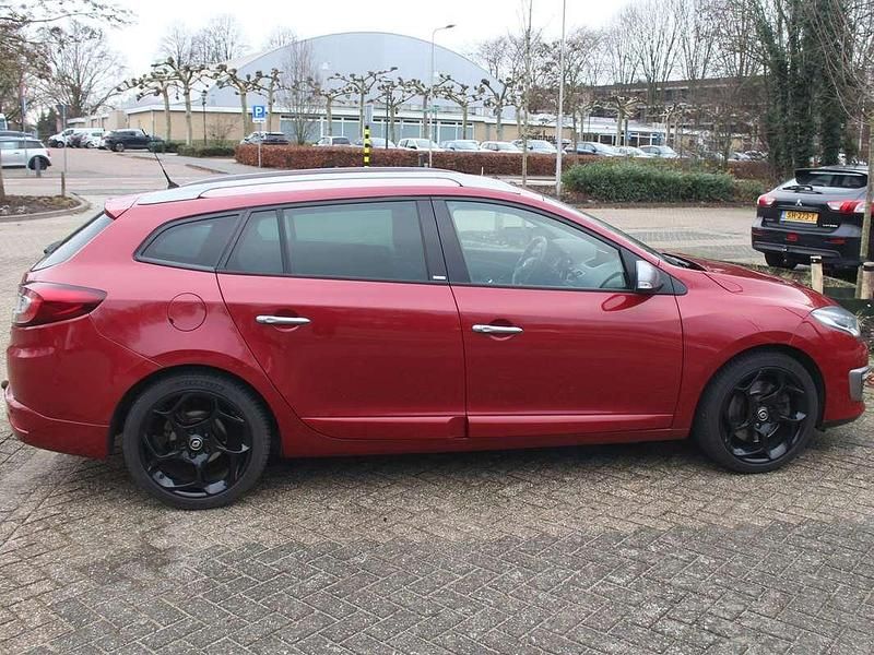 Rood Occasion 2015 Renault Mégane GT Line GT-Line Stationwagen | € 11.500 - Afbeelding 1/4