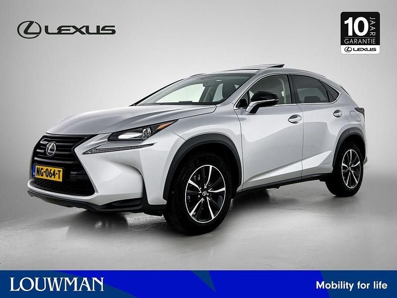 Grijs (metallic) Gebruikt 2017 Lexus NX300h Sport Line SUV | € 23.950 (Eerlijke prijs) - Afbeelding 1/4
