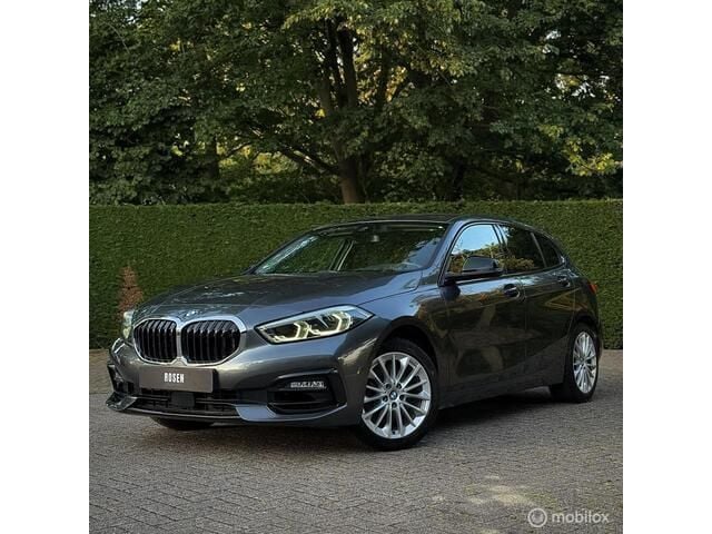 Grijs Gebruikt 2020 BMW 118 M Sport Hatchback | € 24.950 (Eerlijke prijs) - Afbeelding 1/4