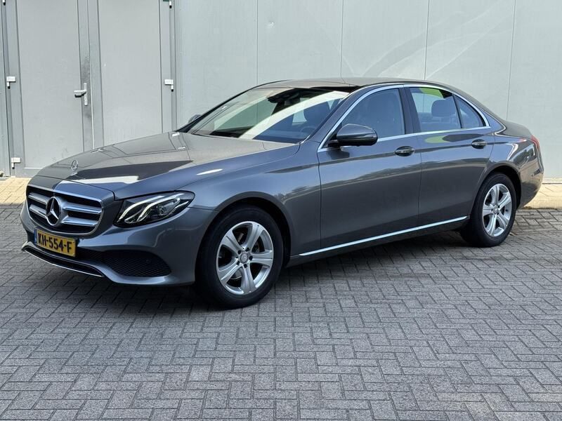 Grijs Gebruikt 2016 Mercedes E200 Ambition Sedan | € 26.480 (Super prijs) - Afbeelding 1/4