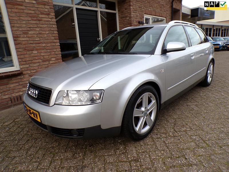Grijs (metallic) Gebruikt 2002 Audi A4 Exclusive Stationwagen | € 3.900 (Eerlijke prijs) - Afbeelding 1/4