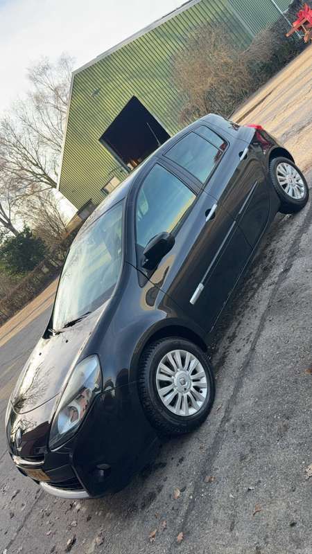 Zwart Gebruikt 2012 Renault Clio IV Collection Hatchback | € 2.800 (Goede deal) - Afbeelding 1/3