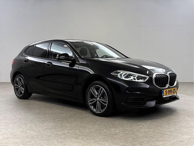 Occasion BMW 118 Basis 136 PK (100 kW) 2023 Zwart Hatchback