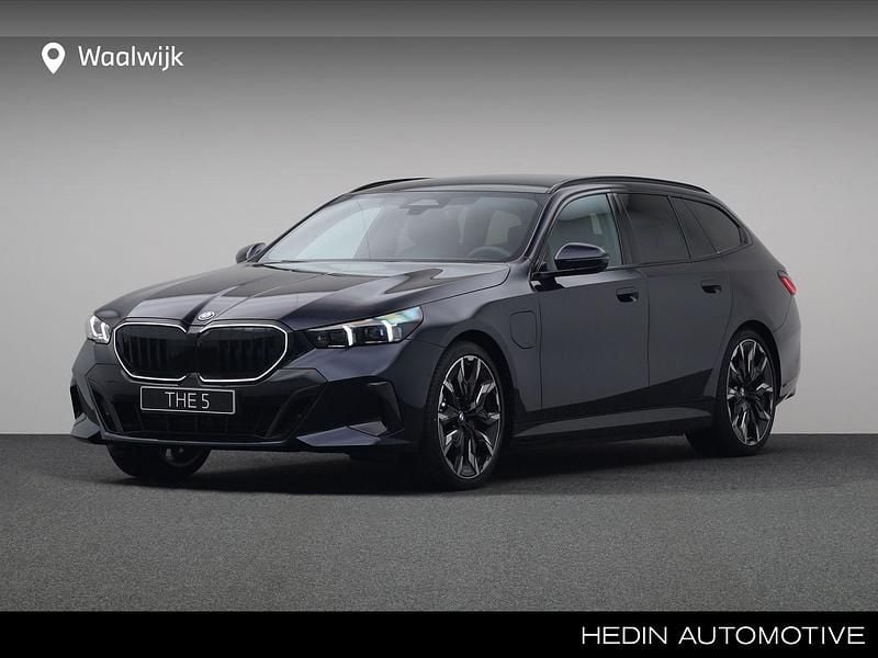 Zwart Gebruikt 2025 BMW 530e M Sport Stationwagen | € 89.677 - Afbeelding 1/4
