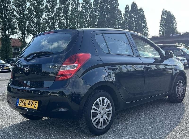 Zwart Gebruikt 2009 Hyundai i20 Dynamiq MPV | € 3.950 - Afbeelding 1/4