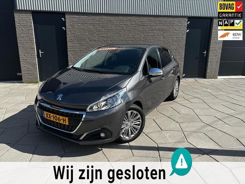 Grijs Gebruikt 2019 Peugeot 208 Allure Hatchback | € 10.950 (Eerlijke prijs) - Afbeelding 1/4