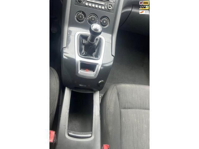 Grijs Gebruikt 2010 Peugeot 5008 MPV | € 4.000 (Duur) - Afbeelding 1/4