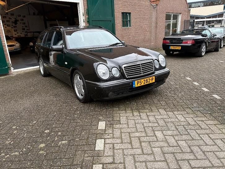 Occasion Mercedes E55 AMG AMG 354 PK (260 kW) 2001 Zwart, metallic lak Stationwagen