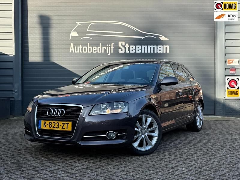 Grijs Occasion 2011 Audi A3 Attraction Hatchback | € 5.950 (Eerlijke prijs) - Afbeelding 1/4