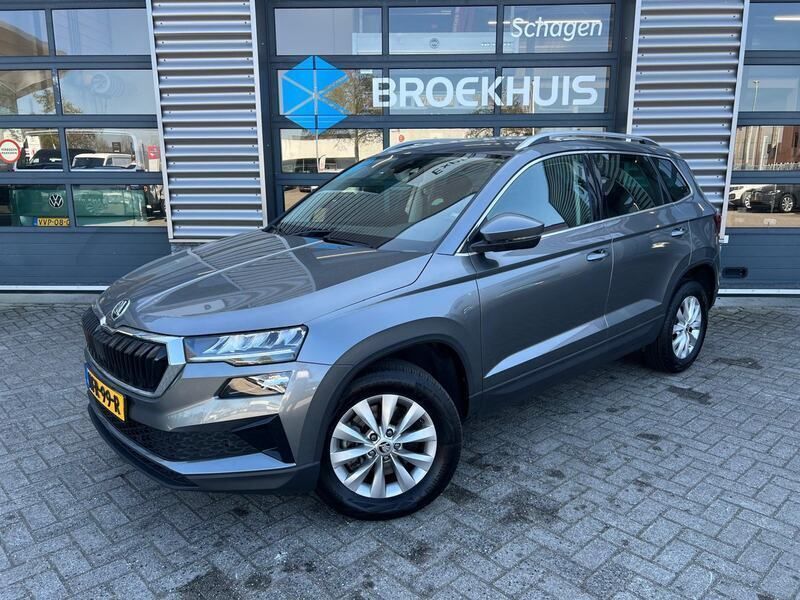 Grijs, metallic lak Gebruikt 2024 Skoda Karoq Business Line SUV | € 34.250 (Goede deal) - Afbeelding 1/4
