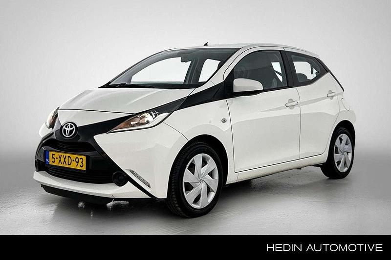 Wit Gebruikt 2014 Toyota Aygo X-play Hatchback | € 6.950 (Goede deal) - Afbeelding 1/4