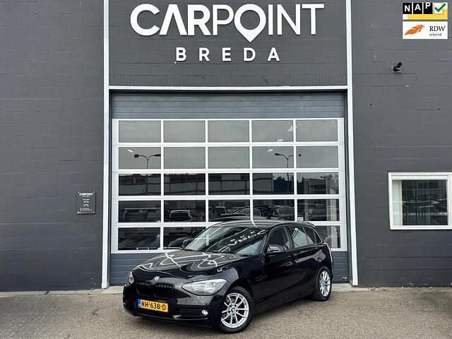 Zwart Gebruikt 2011 BMW 116 Comfort Edition Hatchback | € 7.395 (Eerlijke prijs) - Afbeelding 1/4