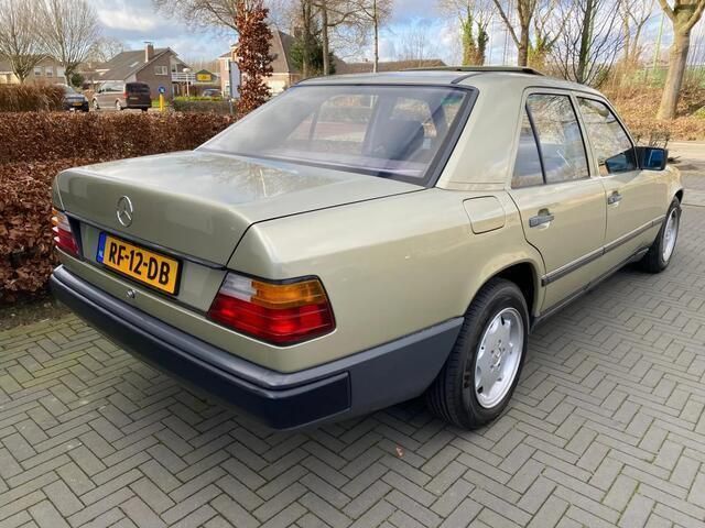 Occasion Mercedes E230 136 PK (100 kW) 1986 Groen Sedan