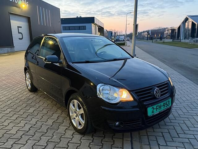 Zwart Occasion 2009 VW Polo United Hatchback | € 2.990 (Eerlijke prijs) - Afbeelding 1/4