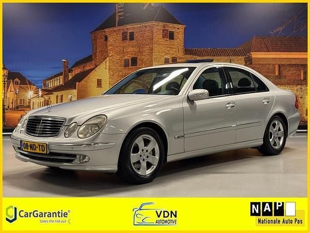 Grijs Gebruikt 2003 Mercedes E320 Avantgarde Sedan | € 6.950 (Goede deal) - Afbeelding 1/4