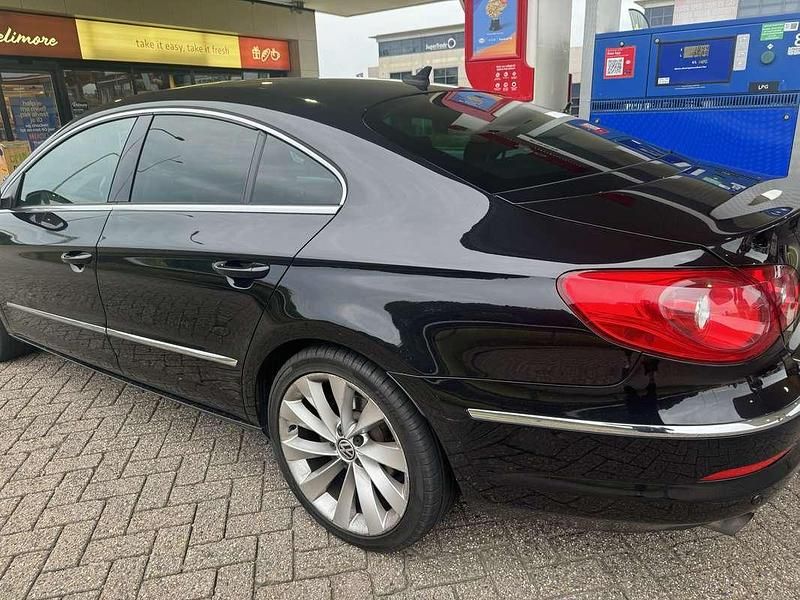 Zwart Gebruikt 2009 VW CC Sedan | € 6.400 (Eerlijke prijs) - Afbeelding 1/4