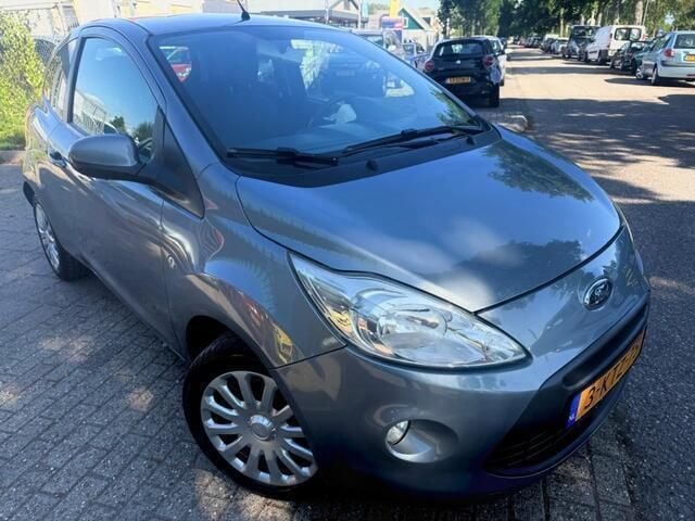 Grijs, metallic lak Gebruikt 2011 Ford Ka S Hatchback | € 2.950 (Eerlijke prijs) - Afbeelding 1/4