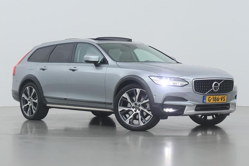 Grijs Occasion 2017 Volvo V90 CC Pro Stationwagen | € 29.400 (Eerlijke prijs) - Afbeelding 1/1