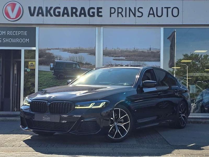 Zwart Gebruikt 2022 BMW 520 M Sport Sedan | € 41.885 (Eerlijke prijs) - Afbeelding 1/4