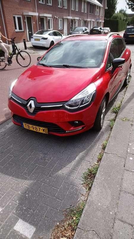 Rood Gebruikt 2017 Renault Clio GrandTour Intens Stationwagen | € 11.750 (Goede deal) - Afbeelding 1/4