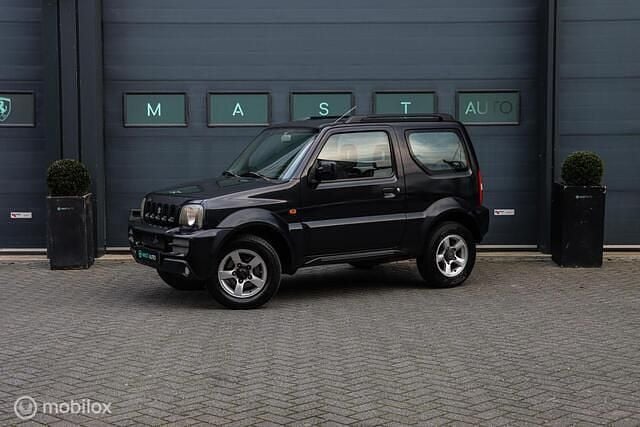 Zwart Occasion 2009 Suzuki Jimny Exclusive SUV | € 13.740 (Eerlijke prijs) - Afbeelding 1/4