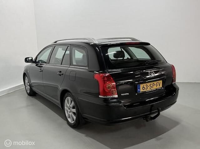 Occasion Toyota Avensis Luna 129 PK (94 kW) 2006 Zwart Stationwagen