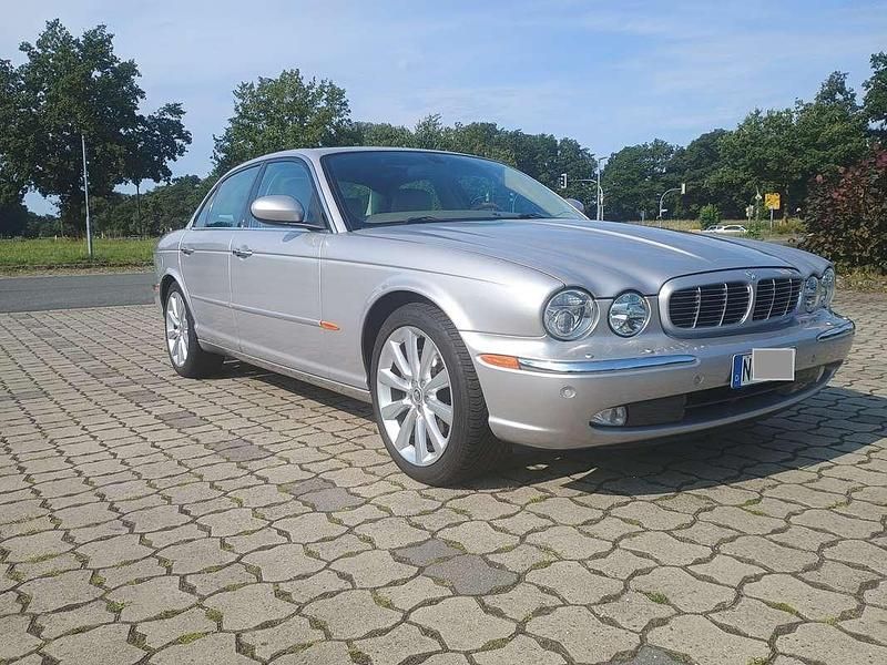 Zilver Gebruikt 2004 Jaguar XJ8 Sedan | € 19.950 - Afbeelding 1/4