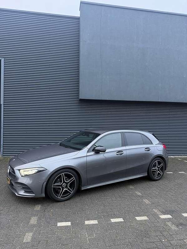 Grijs Gebruikt 2019 Mercedes A200 AMG line Stationwagen | € 24.500 (Eerlijke prijs) - Afbeelding 1/4
