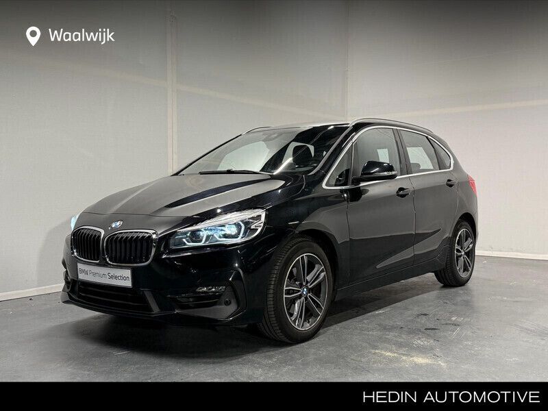 Zwart Gebruikt 2019 BMW 218 Executive Stationwagen | € 22.880 (Eerlijke prijs) - Afbeelding 1/4