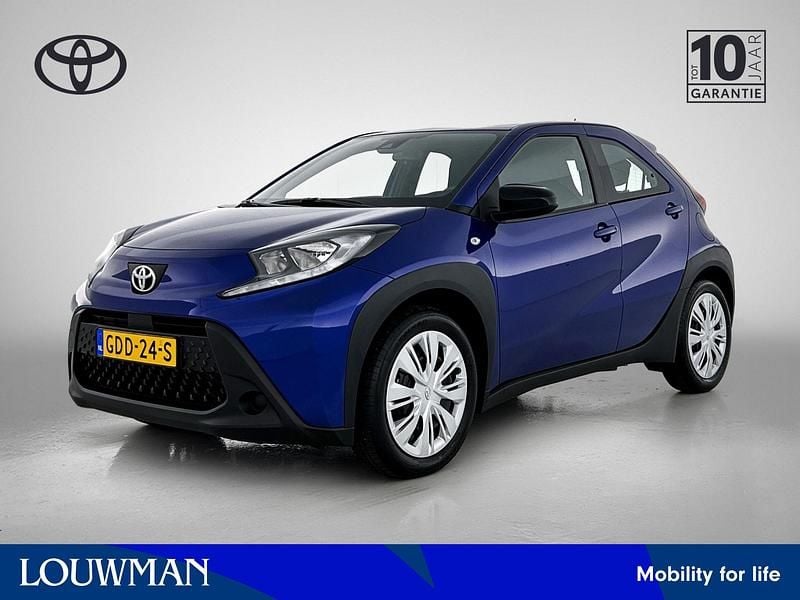 Blauw Gebruikt 2024 Toyota Aygo Play Hatchback | € 18.950 (Eerlijke prijs) - Afbeelding 1/3