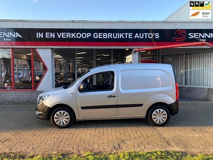 Grijs (metallic) Gebruikt 2018 Mercedes Citan 108 | € 5.950 (Eerlijke prijs) - Afbeelding 1/4