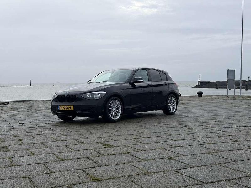 Zwart Gebruikt 2014 BMW 116 Hatchback | € 5.950 (Goede deal) - Afbeelding 1/4