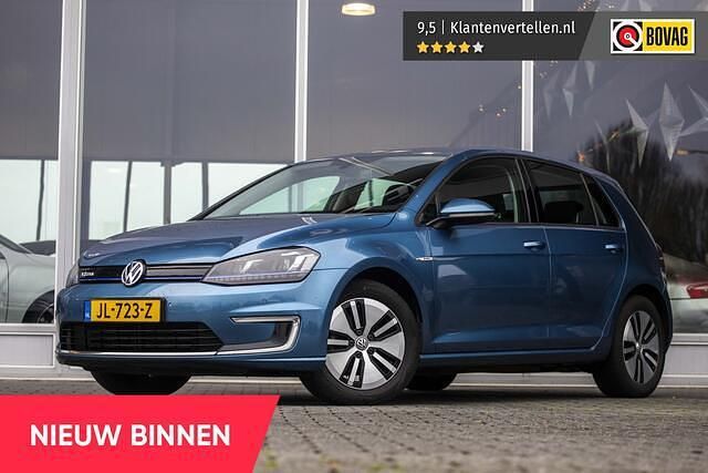 Blauw (metallic) Occasion 2016 VW e-Golf Hatchback | € 9.400 (Goede deal) - Afbeelding 1/4