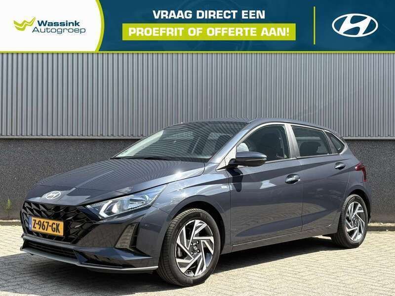 Grijs Gebruikt 2024 Hyundai i20 Comfort Hatchback | € 19.940 (Eerlijke prijs) - Afbeelding 1/4