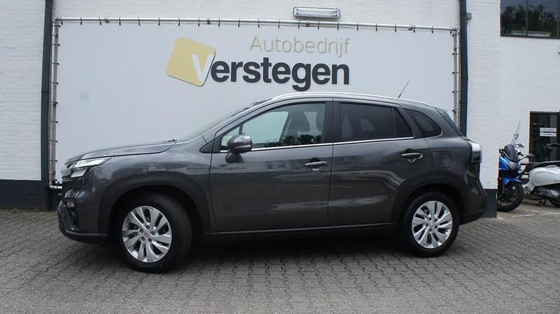 Grijs Gebruikt 2025 Suzuki SX4 S-Cross SUV | € 29.750 (Eerlijke prijs) - Afbeelding 1/4