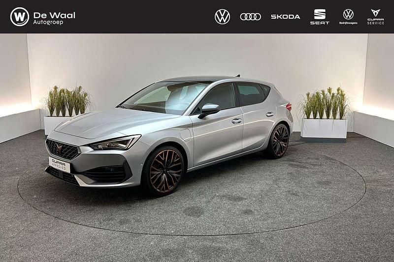 Zilver Gebruikt 2022 Cupra Leon VZ Hatchback | € 26.900 (Eerlijke prijs) - Afbeelding 1/3