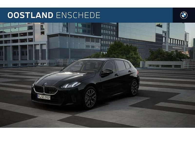 Zwart Nieuw 2025 BMW 120 Shadowline Hatchback | € 45.398 (Goede deal) - Afbeelding 1/4