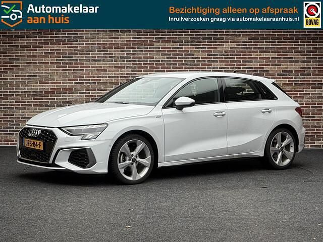 Wit (metallic) Gebruikt 2023 Audi A3 Sportback S-Line Hatchback | € 30.500 (Goede deal) - Afbeelding 1/4