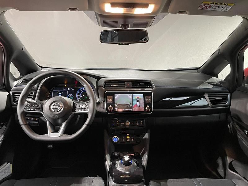 Occasion Nissan Leaf N-Connecta 100 kW (136 PK) 2023 Rood Hatchback