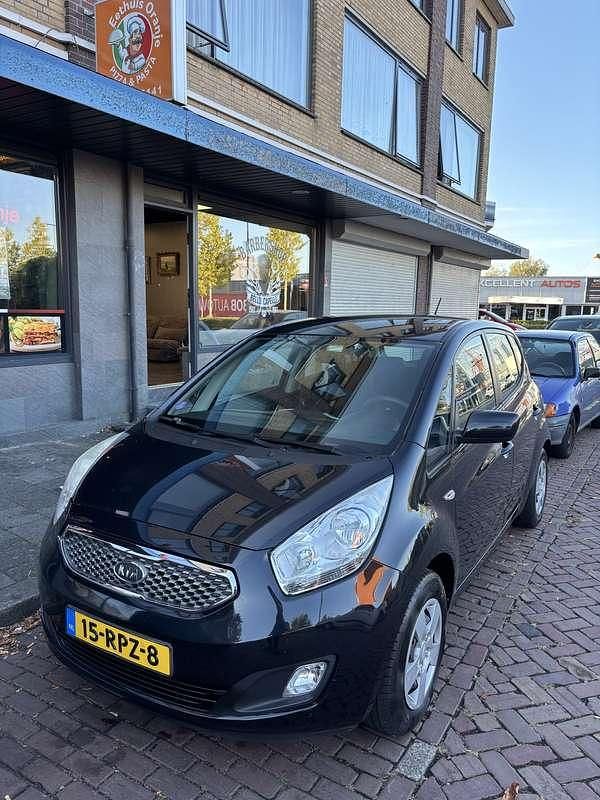 Zwart Gebruikt 2011 Kia Venga Hatchback | € 2.300 (Super prijs) - Afbeelding 1/4