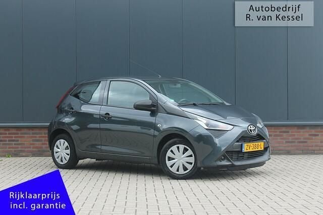 Grijs, metallic lak Gebruikt 2019 Toyota Aygo Hatchback | € 7.999 (Goede deal) - Afbeelding 1/4