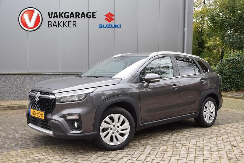 Grijs Gebruikt 2022 Suzuki SX4 S-Cross SUV | € 26.500 (Eerlijke prijs) - Afbeelding 1/4