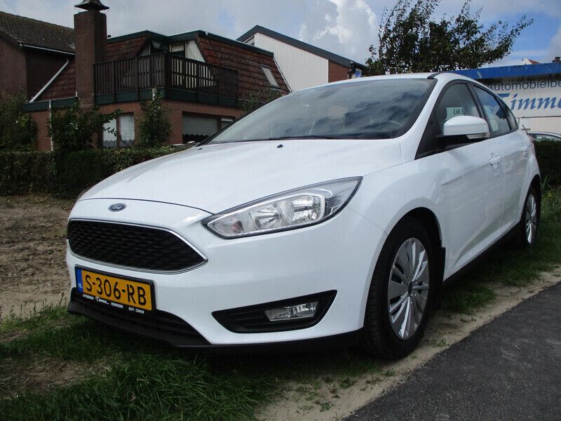Wit Gebruikt 2016 Ford Focus Trend Hatchback | € 10.250 (Iets duurder) - Afbeelding 1/4