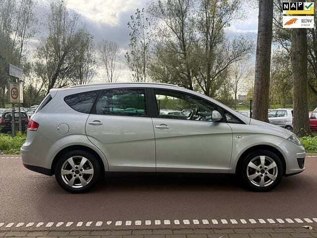 Grijs Gebruikt 2009 Seat Altea XL Style MPV | € 1.599 (Goede deal) - Afbeelding 1/4