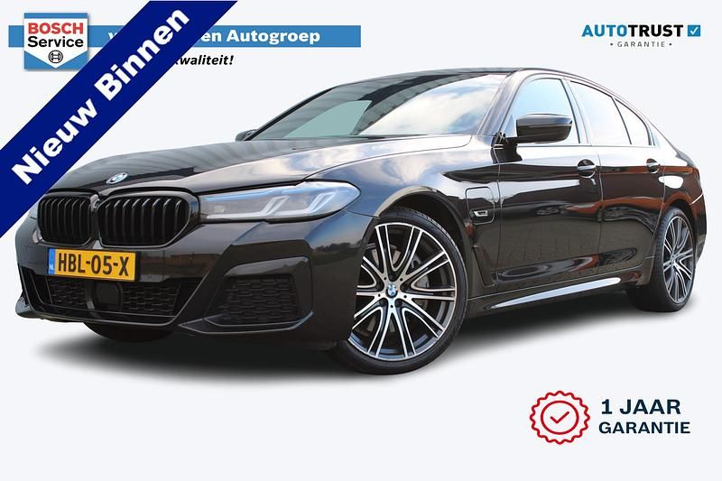 Zwart Occasion 2025 BMW 545e M Sport Sedan | € 47.950 - Afbeelding 1/4