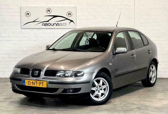 Grijs Gebruikt 2004 Seat Leon Sport Hatchback | € 1.650 (Eerlijke prijs) - Afbeelding 1/4